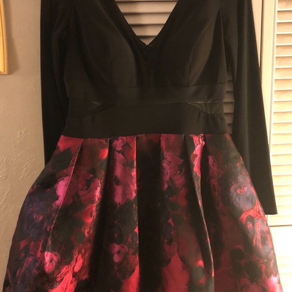 Xscape Long Sleeve Double V Holiday Dress with POCKETS Size 10 - Picture 3 of 4